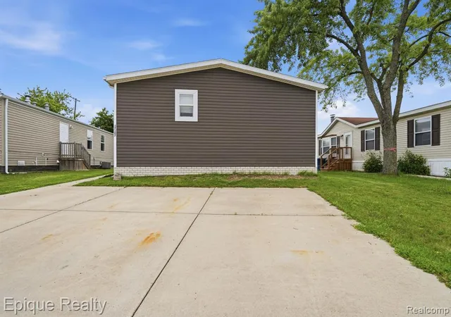 Homes for sale in Davisburg, MI | 17107 Detroiter, Davisburg, MI 48350 | MLS# 61003786