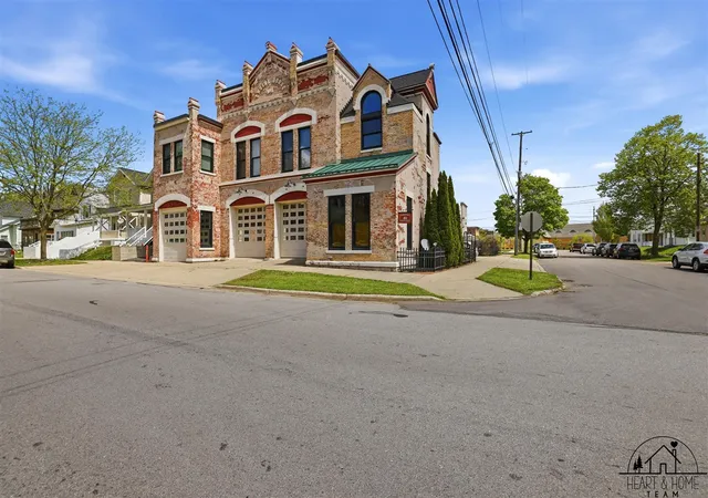 Photo 3 of Multi family home for sale at 40 Lexington Ave, Grand Rapids, MI 49504 | MLS# 70529490 | Listing updated on 2026-10-07