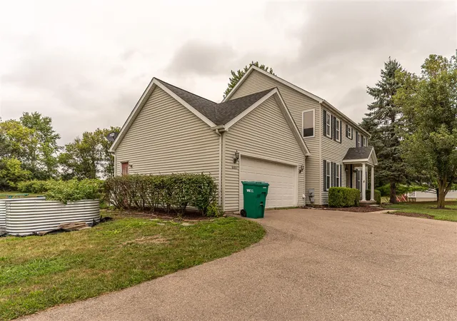 3rd image of 6884 Ralaric Dr, Dexter, MI 48130 | MLS# 70551593