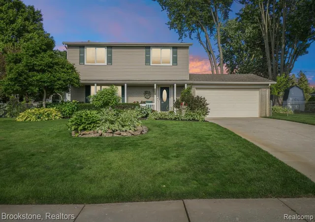 Homes for sale in Waterford, MI | 2668 Caterham Dr, Waterford, MI 48329 | MLS# 61008686