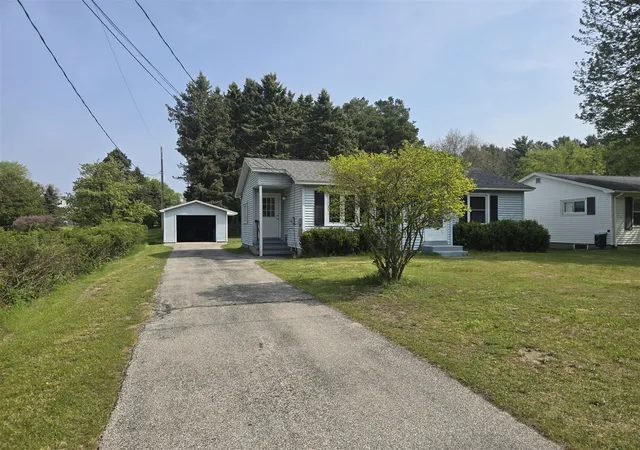 3rd image of 817 E Melendy St, Ludington, MI 49431 | MLS# 70534336