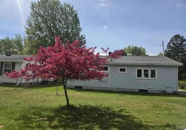5th image of 817 E Melendy St, Ludington, MI 49431 | MLS# 70534336