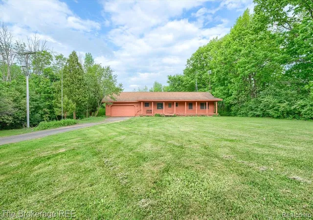 Homes for sale in Lapeer, MI | 1077 Hadley Rd, Lapeer, MI 48446 | MLS# 60997284