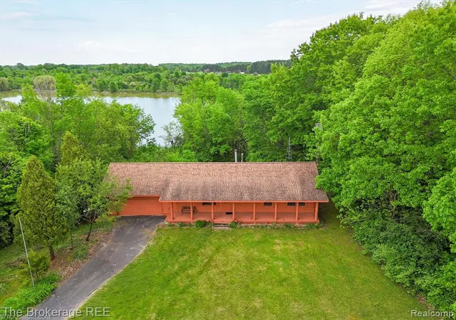 Homes for sale in Lapeer, MI | 1077 Hadley Rd, Lapeer, MI 48446 | MLS# 60997284