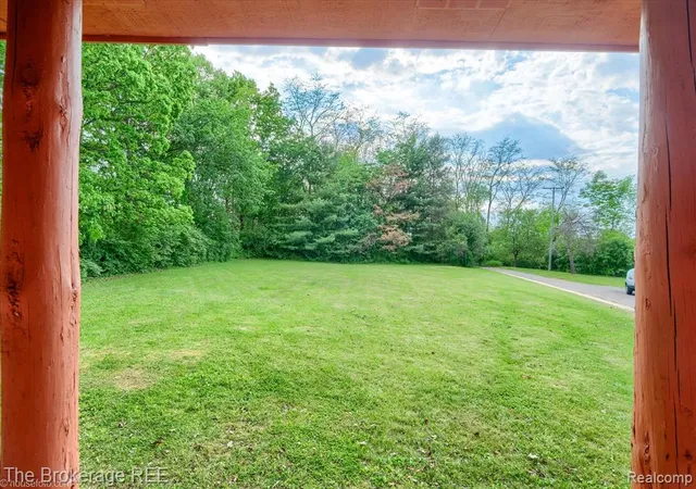 Homes for sale in Lapeer, MI | 1077 Hadley Rd, Lapeer, MI 48446 | MLS# 60997284