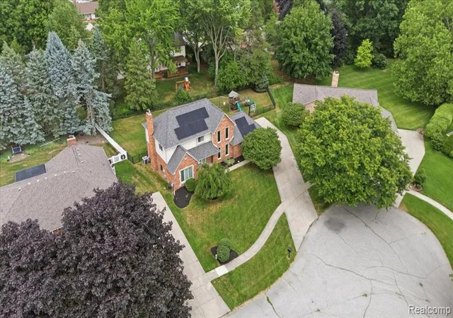 Photo 3 of Sale Pending at 47608 Cheryl Ct, Shelby Township, MI 48315 | MLS# 61023063 | Listing updated on 2026-09-06
