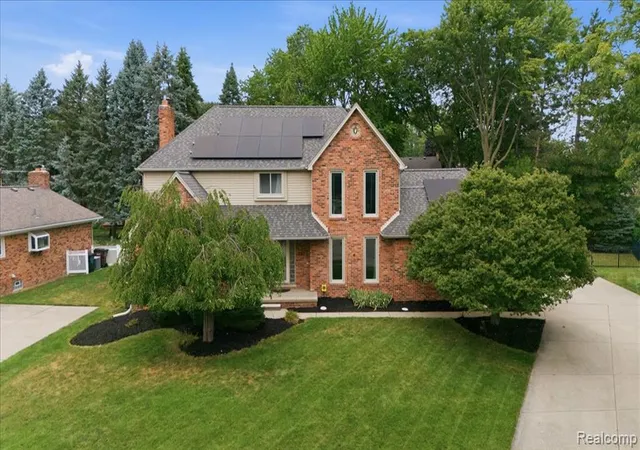 Photo 5 of Sale Pending at 47608 Cheryl Ct, Shelby Township, MI 48315 | MLS# 61023063 | Listing updated on 2026-09-06