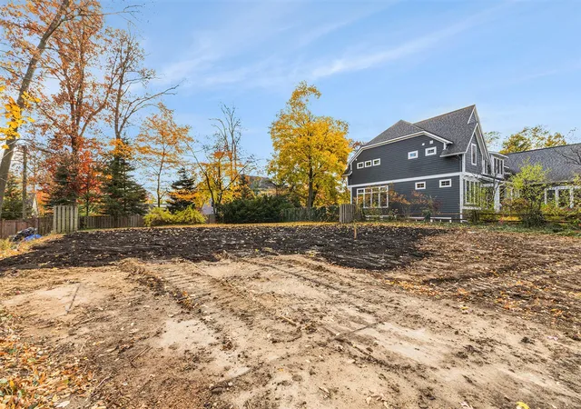 Photo 2 of Sale Pending at 2656 Beechwood Dr, Grand Rapids, MI 49506 | MLS# 70505005 | Listing updated on 2026-03-25