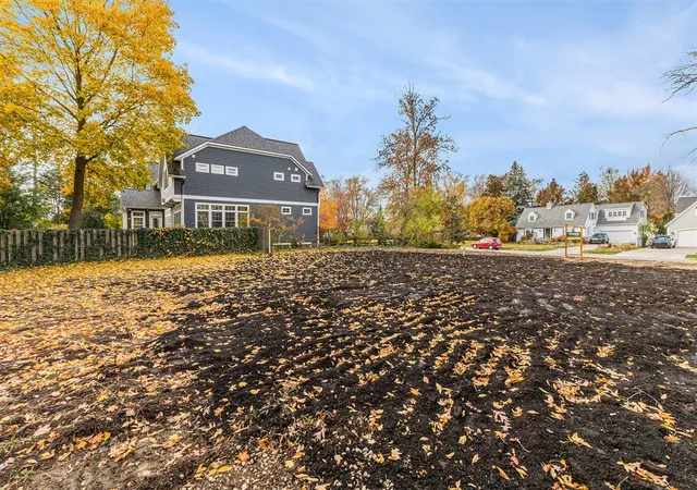 Photo 3 of Sale Pending at 2656 Beechwood Dr, Grand Rapids, MI 49506 | MLS# 70505005 | Listing updated on 2026-03-25