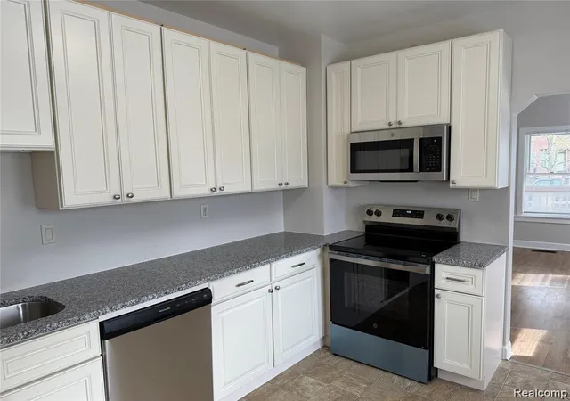 Photo 3 of Sale Pending at 261 Academy St, Ferndale, MI 48220 3313 | MLS# 61024283 | Listing updated on 2026-09-16