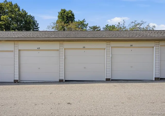 2nd image of 316 Spring Brooke Dr, Brighton, MI 48116 2900