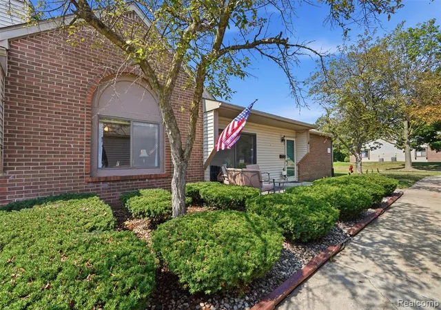 2nd image of 316 Spring Brooke Dr, Brighton, MI 48116 2900 | MLS# 61023539