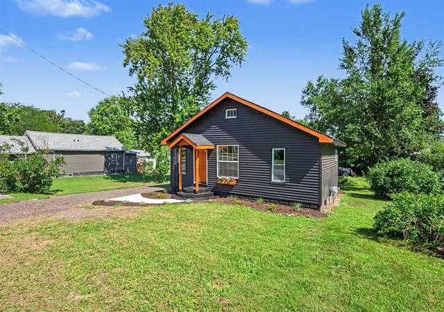 Homes for sale in Hartford, MI | 121 E Olds St, Hartford, MI 49057 | MLS# 70543152