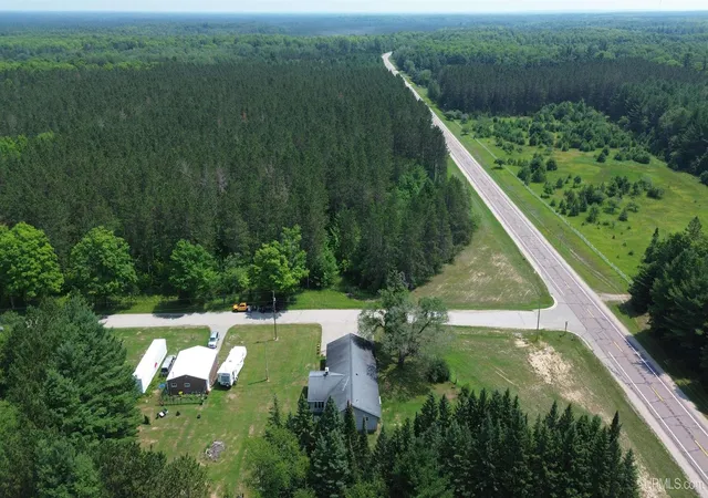 Photo 3 of Single family home for sale at 4815 Southside Rd, Manistique, MI 49854 | MLS# 50216469 | Listing updated on 2026-09-22