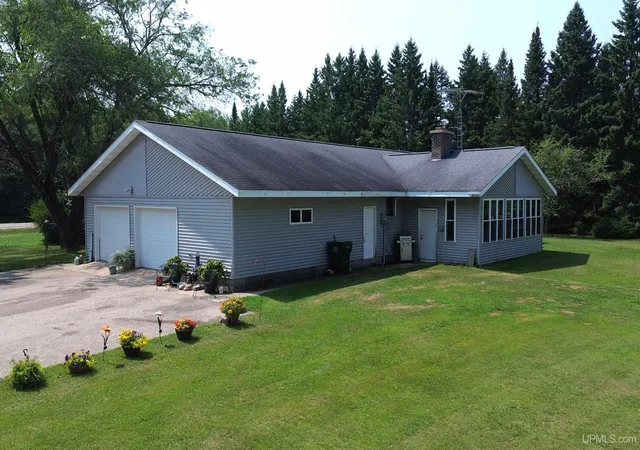 Photo 4 of Single family home for sale at 4815 Southside Rd, Manistique, MI 49854 | MLS# 50216469 | Listing updated on 2026-09-22