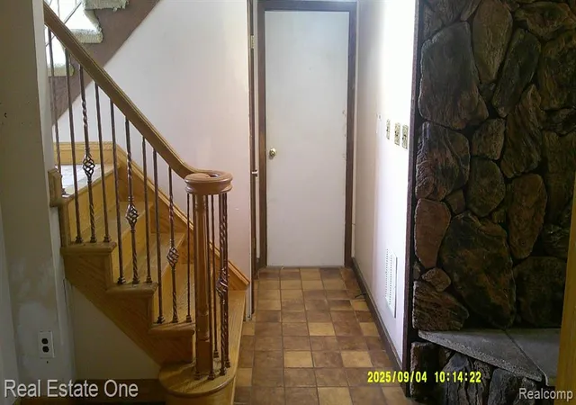 4th image of 9531 W Outer Dr, Detroit, MI 48223 | MLS# 60937584