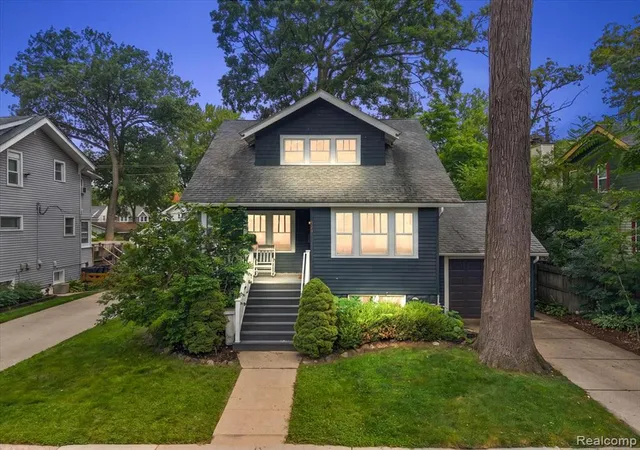 1st image of 529 Hawthorn Ave, Royal Oak, MI 48067 | MLS# 61016021