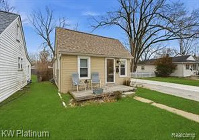 Homes for sale in Harper Woods, MI | 20919 Hollywood St, Harper Woods, MI 48225 | MLS# 61008977
