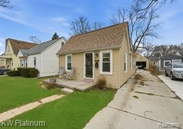 Homes for sale in Harper Woods, MI | 20919 Hollywood St, Harper Woods, MI 48225 | MLS# 61008977