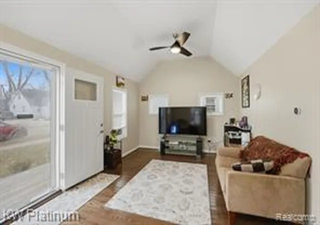 Homes for sale in Harper Woods, MI | 20919 Hollywood St, Harper Woods, MI 48225 | MLS# 61008977