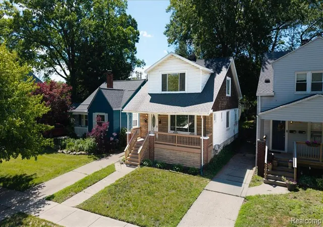 Homes for sale in Ferndale, MI | 967 Alberta St, Ferndale, MI 48220 | MLS# 61003133