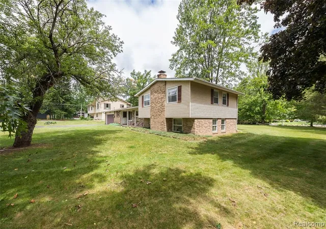 Homes for sale in Pinckney, MI | 1165 Camelot Dr, Pinckney, MI 48169 | MLS# 61004478