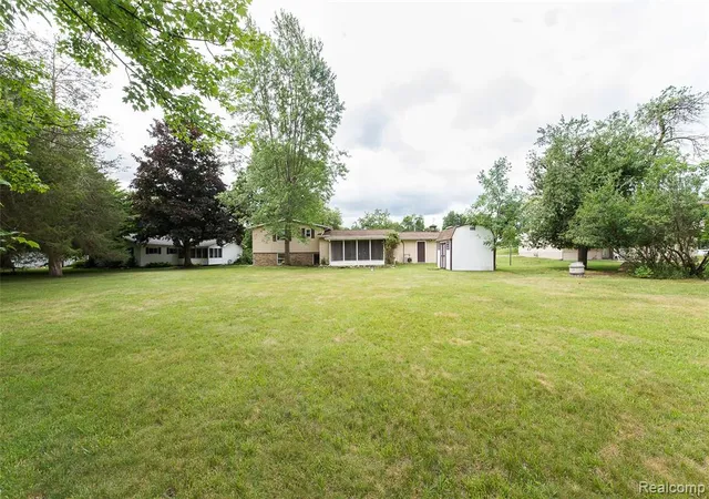 Homes for sale in Pinckney, MI | 1165 Camelot Dr, Pinckney, MI 48169 | MLS# 61004478
