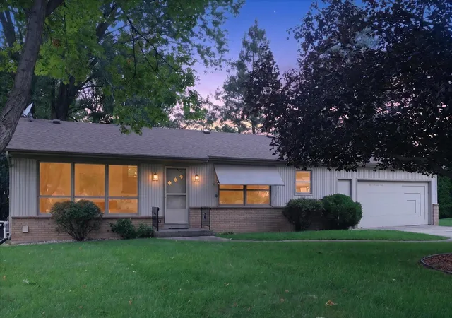 1st image of 5073 Hillwood Ct, Grand Rapids, MI 49508 | MLS# 70552976