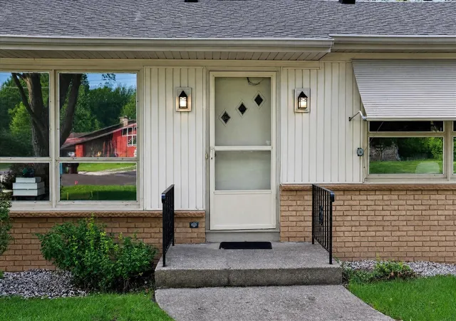 Photo 3 of Sale Pending at 5073 Hillwood Ct, Grand Rapids, MI 49508 | MLS# 70552976 | Listing updated on 2026-08-27