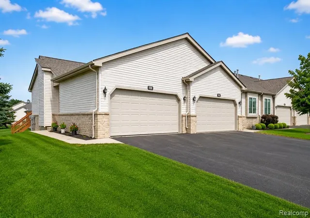 1st image of 2011 Murray St, Grand Blanc, MI 48439 9389 | MLS# 61010016