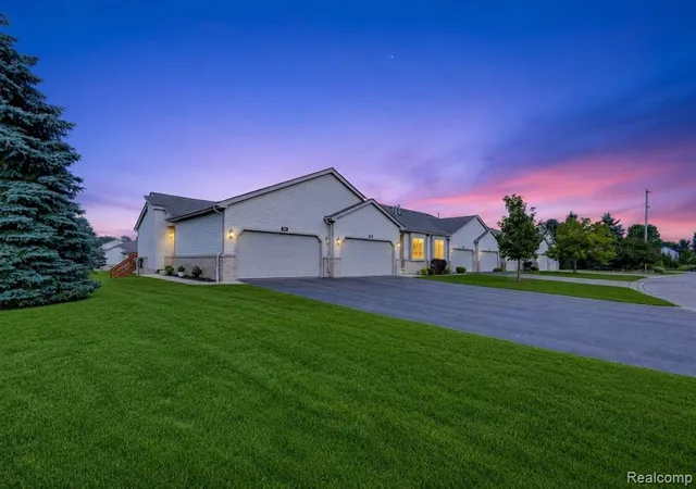 2nd image of 2011 Murray St, Grand Blanc, MI 48439 9389 | MLS# 61010016