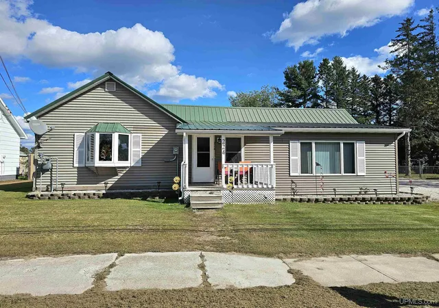 Photo 2 of Single family home for sale at 224 N 5th Street, Manistique, MI 49854 | MLS# 50218770 | Listing updated on 2026-08-17