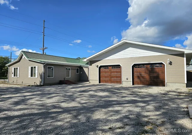 Photo 3 of Single family home for sale at 224 N 5th Street, Manistique, MI 49854 | MLS# 50218770 | Listing updated on 2026-08-17
