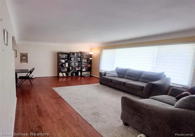 2nd image of 25210 Ridge Cliff Dr, Southfield, MI 48075 2077 | MLS# 61007138