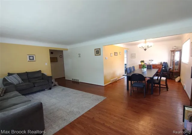 3rd image of 25210 Ridge Cliff Dr, Southfield, MI 48075 2077 | MLS# 61007138