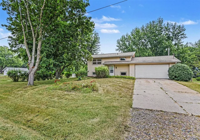 3rd image of 2785 Eaman Rd, Benton Harbor, MI 49022 | MLS# 70548860