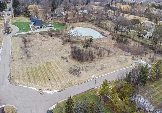 Homes for sale in Grand Blanc, MI | 5 Fairway Trl, Grand Blanc, MI 48439 | MLS# 60973955
