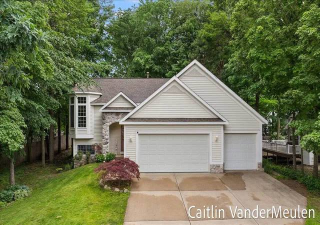 Homes for sale in Allendale, MI | 11035 Timberline Dr, Allendale, MI 49401 | MLS# 70539849