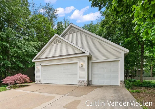 Homes for sale in Allendale, MI | 11035 Timberline Dr, Allendale, MI 49401 | MLS# 70539849