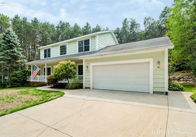 2nd image of 4530 Summit Forest Dr #14, Rockford, MI 49341 | MLS# 70552430