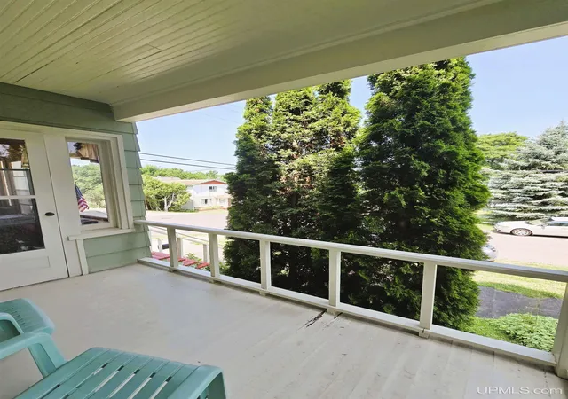 Photo 3 of Single family home for sale at 609 W Douglass Ave, Houghton, MI 49931 | MLS# 50216157 | Listing updated on 2026-09-15