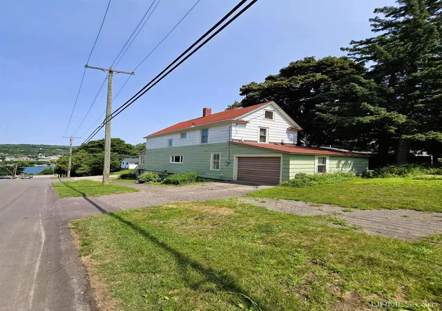 Photo 4 of Single family home for sale at 609 W Douglass Ave, Houghton, MI 49931 | MLS# 50216157 | Listing updated on 2026-09-15
