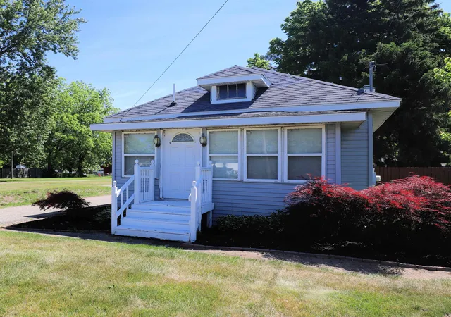 Homes for sale in Chesaning, MI | 401 S Main St, Chesaning, MI 48616 | MLS# 50210054