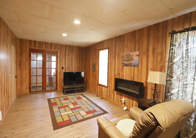 Homes for sale in Chesaning, MI | 401 S Main St, Chesaning, MI 48616 | MLS# 50210054