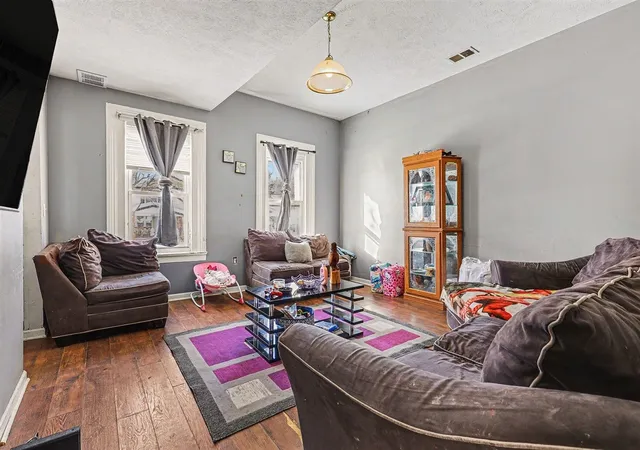 Homes for sale in Grand Rapids, MI | 904 College Ave, Grand Rapids, MI 49503 | MLS# 70530112