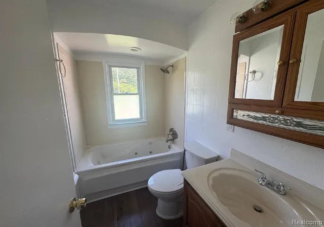 Photo 4 of Single family home for sale at 28860 Grayfield Dr, Farmington Hills, MI 48336 3726 | MLS# 61022896 | Listing updated on 2026-08-29