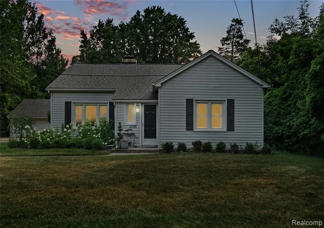 2nd image of 20215 W Eastwood Dr, Harper Woods, MI 48225 | MLS# 61016871