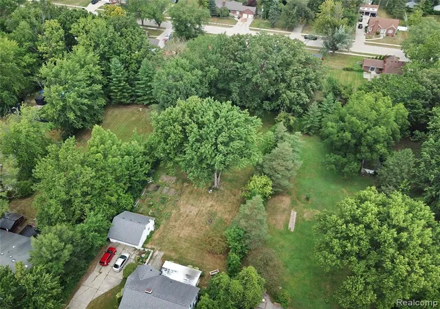 38th image of 20215 W Eastwood Dr, Harper Woods, MI 48225 | MLS# 61016871