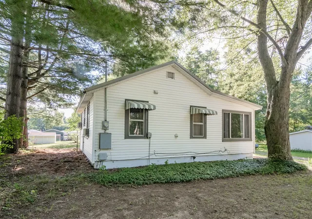 Photo 3 of Sale Pending at 6193 Cora Ct, Coloma, MI 49038 | MLS# 70555012 | Listing updated on 2026-08-29