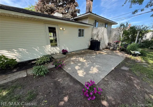 Homes for sale in Milford, MI | 857 Panorama Dr, Milford, MI 48381 | MLS# 60997979